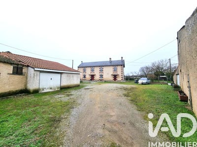 /international/fr/thenezay-charente-310105990606/