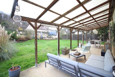 /international/fr/neuilly-en-thelle-picardie-310107680086/