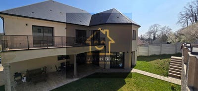 /international/fr/chartres-centre-val-de-loire-310100648704/