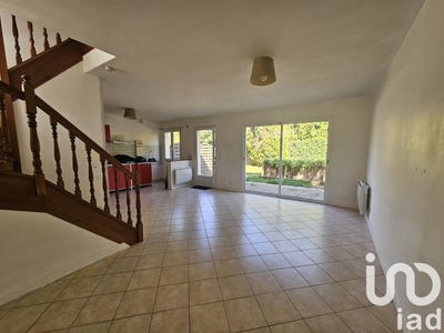 /international/fr/vieille-eglise-en-yvelines-ile-de-france-310099543998/