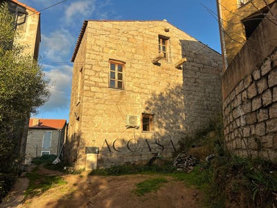 /international/fr/figari-corsica-310107840144/