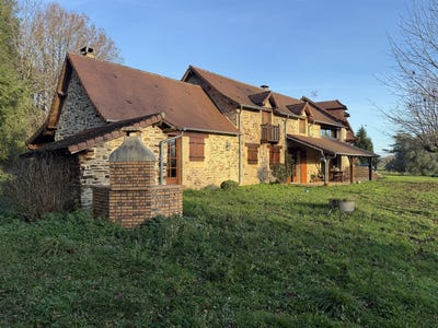 /international/fr/jumilhac-le-grand-aquitaine-310106913158/