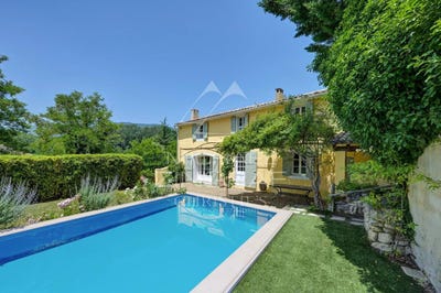/international/fr/la-tour-d-aigues-provence-alpes-cote-d-azur-310101061185/