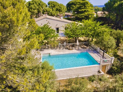 /international/fr/castillon-du-gard-languedoc-roussillon-310108835155/