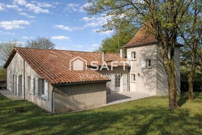 /international/fr/montmoreau-charente-310106996355/?lang=id