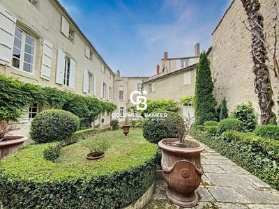 /international/fr/saintes-charente-310108790359/?lang=id