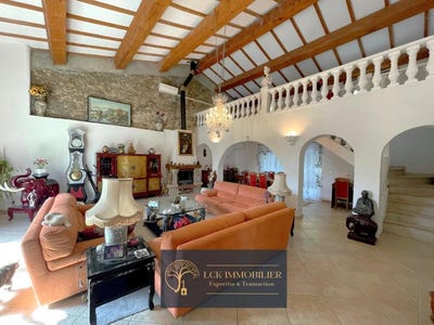 /international/fr/roquebrune-sur-argens-provence-alpes-cote-d-azur-310100934455/
