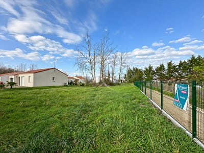 /international/fr/le-perrier-pays-de-la-loire-310104471312/