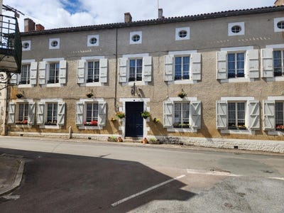 /international/fr/champagne-mouton-charente-310107560700/