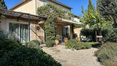 /international/fr/villeneuve-les-avignon-languedoc-roussillon-310120504871/