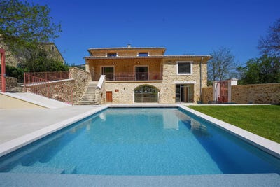 /international/fr/uzes-languedoc-roussillon-310108527188/