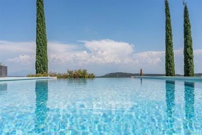 /international/fr/uzes-languedoc-roussillon-310120142921/