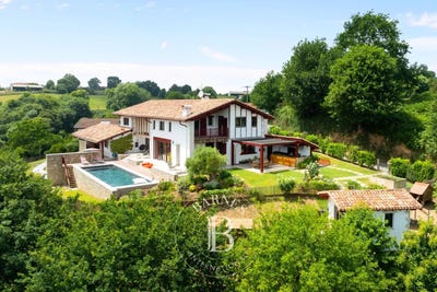 /international/fr/hasparren-aquitaine-310108789155/
