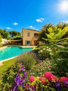 /international/fr/villeneuve-les-avignon-languedoc-roussillon-310108595753/