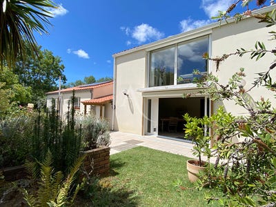 /international/fr/le-perrier-pays-de-la-loire-310104467443/