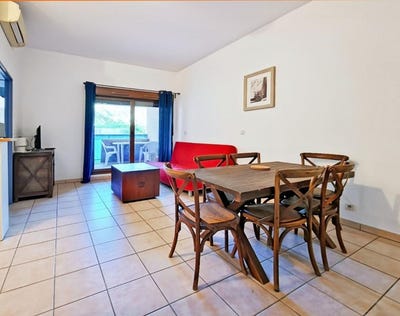 /international/fr/uzes-languedoc-roussillon-310107625688/