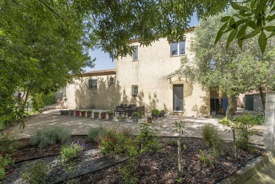 /international/fr/arles-languedoc-roussillon-310100409539/