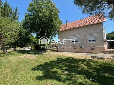 /international/fr/saint-meard-de-drone-aquitaine-310098879637/