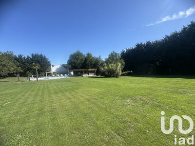 /international/fr/villeneuve-sur-yonne-burgundy-310101495923/?lang=en