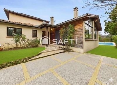 /international/fr/roques-midi-pyrenees-310107622082/