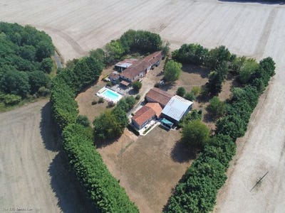 /international/fr/charroux-charente-310109741896/