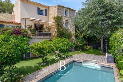 /international/fr/bandol-provence-alpes-cote-d-azur-310108265419/
