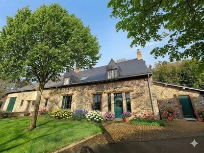 /international/fr/noyal-sur-vilaine-brittany-310105821506/