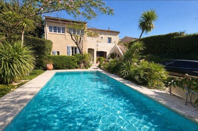 /international/fr/plaissan-languedoc-roussillon-310108525786/
