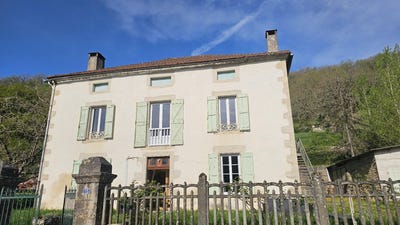 /international/fr/caylus-midi-pyrenees-310101061230/?lang=en
