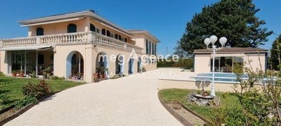 /international/fr/saintes-charente-310107814335/