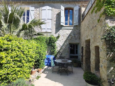 /international/fr/lagrasse-languedoc-roussillon-310108330947/