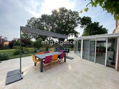 /international/fr/yzernay-pays-de-la-loire-120095077953/