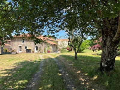 /international/fr/nanteuil-en-vallee-charente-310102748920/