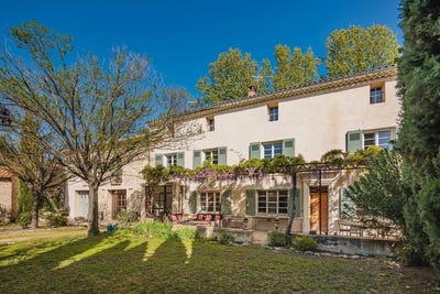 /international/fr/l-isle-sur-la-sorgue-hh-15329589-l-isle-sur-la-sorgue-provence-alpes-cote-d-azur-310100958548/