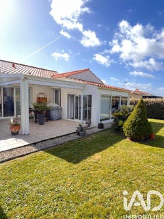 /international/fr/givrand-pays-de-la-loire-310106795210/