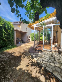 /international/fr/alignan-du-vent-languedoc-roussillon-120096544878/
