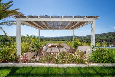 /international/fr/grimaud-provence-alpes-cote-d-azur-310099114557/