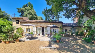 /international/fr/uzes-languedoc-roussillon-310108431104/