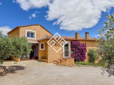 /international/fr/bize-minervois-languedoc-roussillon-310105351706/
