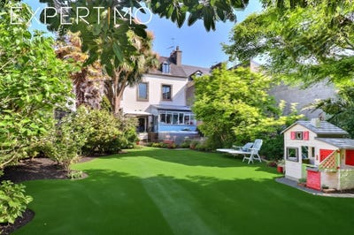 /international/fr/landerneau-brittany-310107759592/