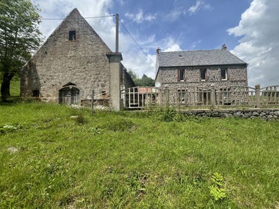 /international/fr/besse-et-saint-anastaise-auvergne-310107793311/