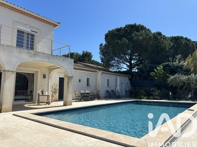 /international/fr/beaucaire-languedoc-roussillon-310107577859/
