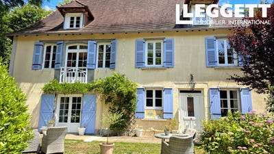 /international/fr/jumilhac-le-grand-aquitaine-310108924660/