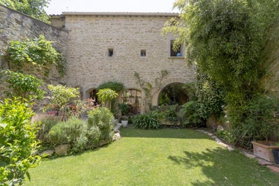 /international/fr/aigues-vives-languedoc-roussillon-310107013169/