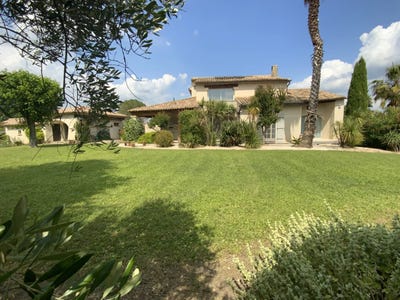 /international/fr/uzes-languedoc-roussillon-310101174874/?lang=zh-tw