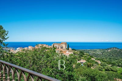 /international/fr/l-ile-rousse-corsica-310108183600/