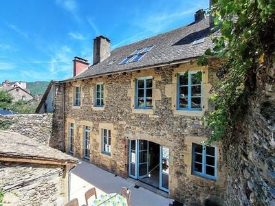 /international/fr/saint-geniez-d-olt-midi-pyrenees-310105082119/