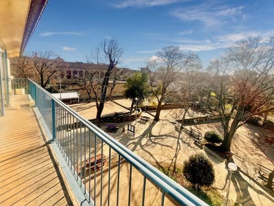 /international/fr/uzes-languedoc-roussillon-310107625723/