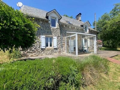/international/fr/saint-julien-pres-bort-limousin-310108602608/