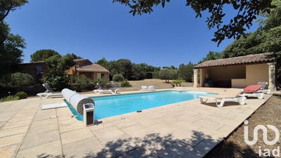 /international/fr/l-isle-sur-la-sorgue-provence-alpes-cote-d-azur-310100958882/